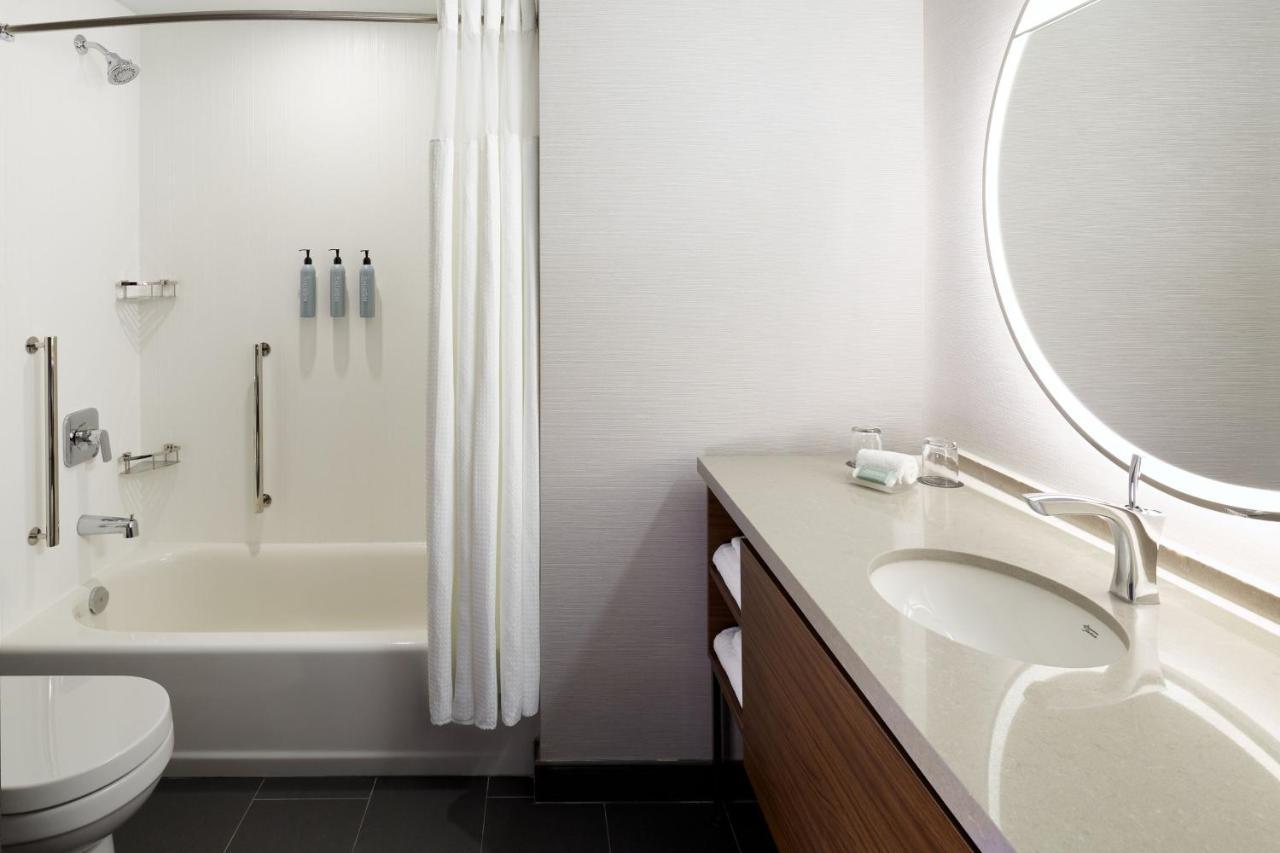 Courtyard Montreal Midtown Otel Dış mekan fotoğraf
